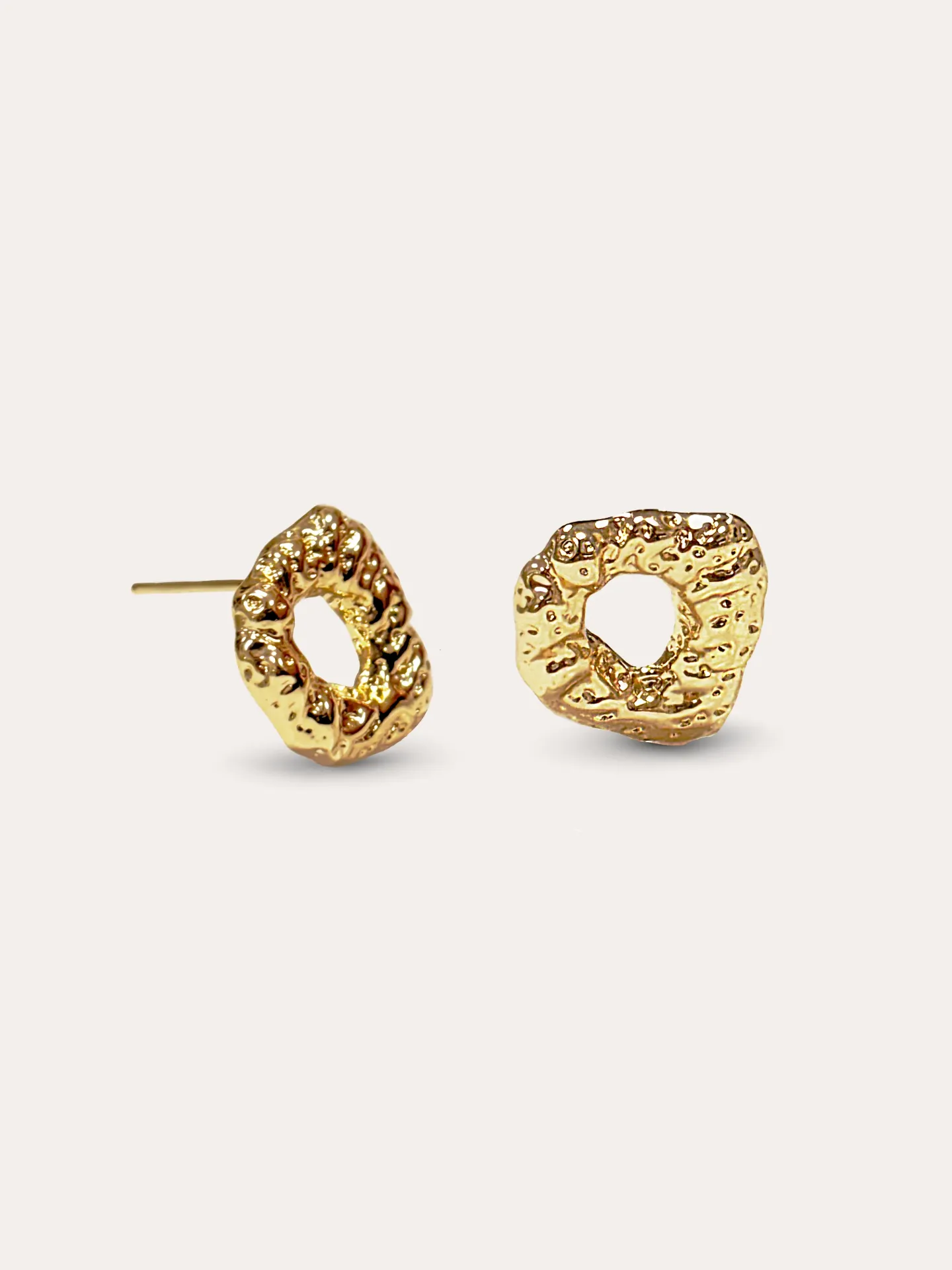 [340658] ARETES FORMA ORGANICA BAÑO DE ORO