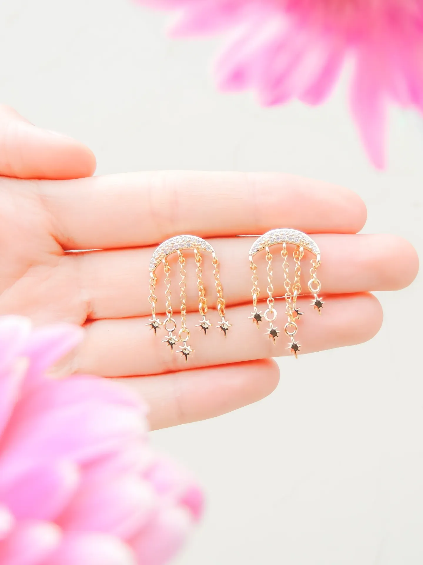 ARETES LUNA COLAGNTES BAÑO ORO