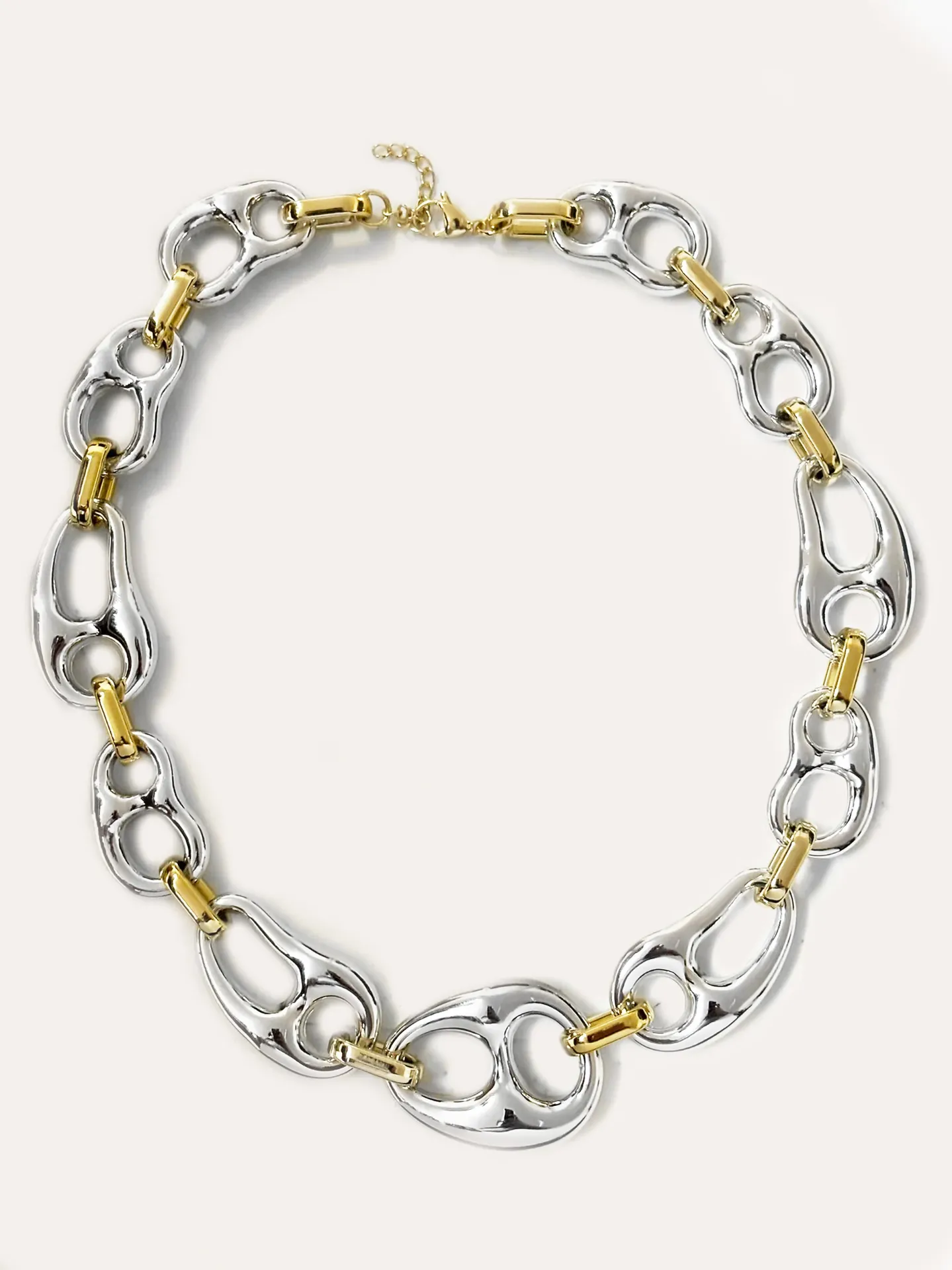 COLLAR IRREGULAR BAÑO ORO