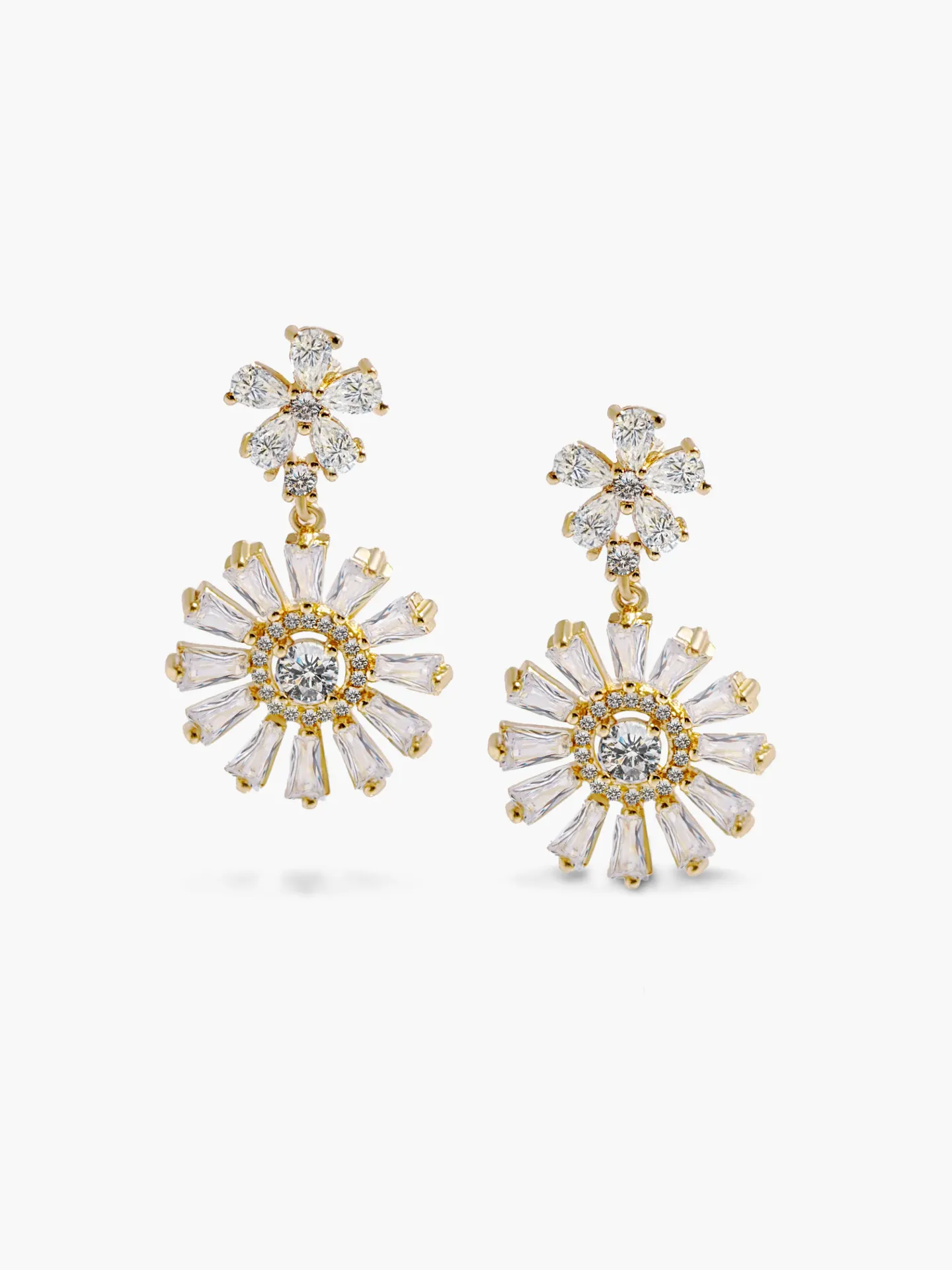 [460080] ARETES FLOR ZIRCONIAS BAÑO ORO